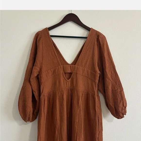Madewell Lightspun V-Neck Tiered Midi Dres - Picture 6 of 6